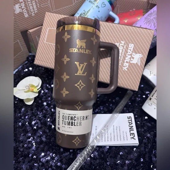 😃Back in stock!😃Stanley Luxury Brown Tumbler - Picture 1 of 6